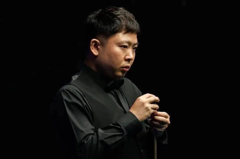 他以强硬的 他以强硬的